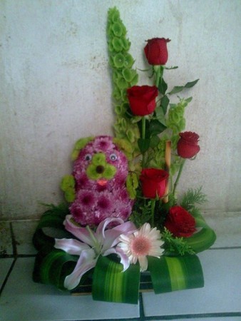 arreglo con figura de perrito en base de madera $220